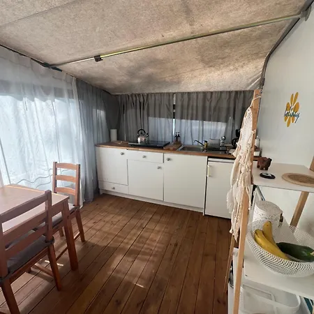 Camping Przyczepa Na Maszoperii - Hel *
